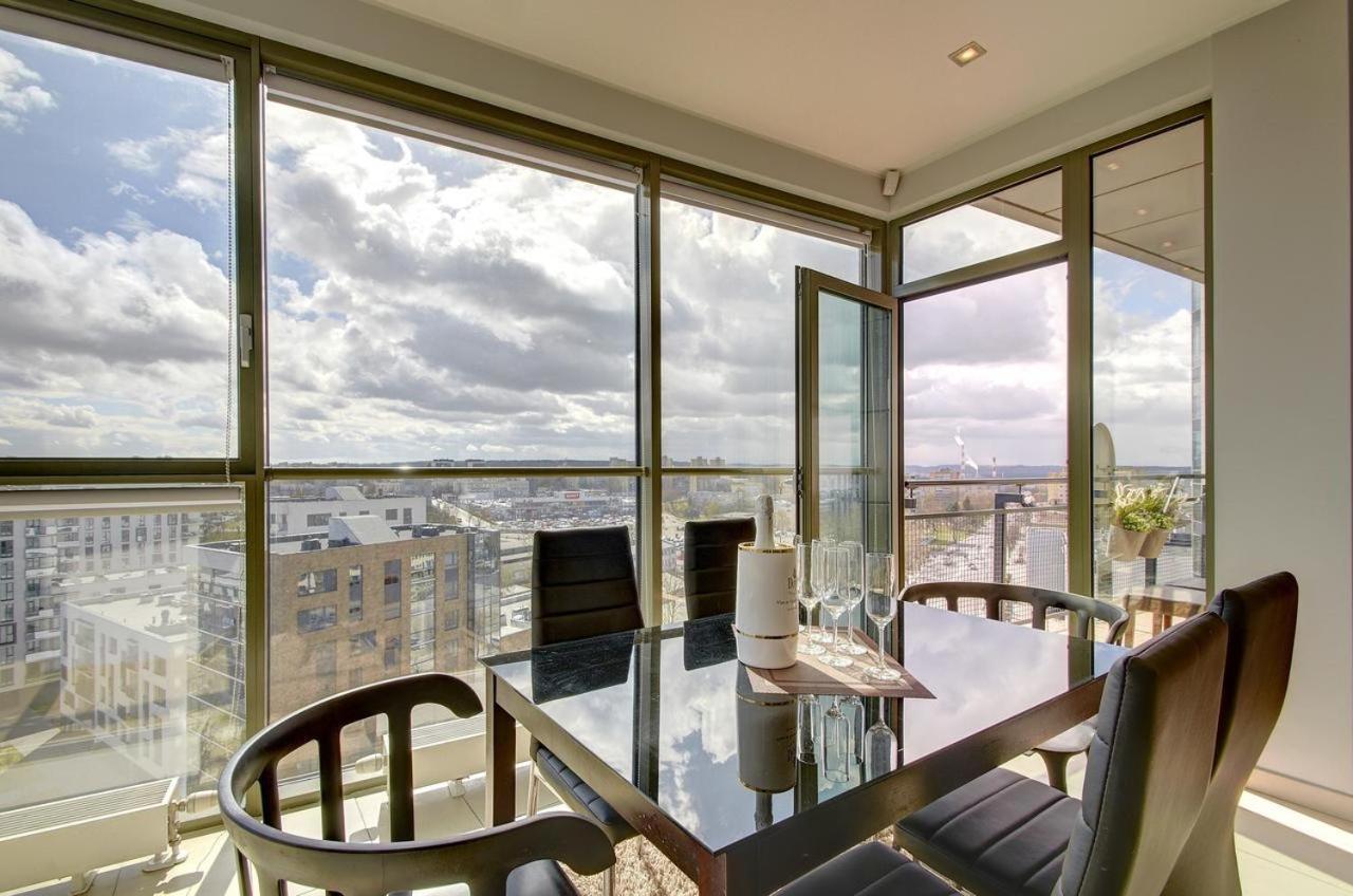 Helios Luxury Apartment In Vilnius Skyscraper Esterno foto