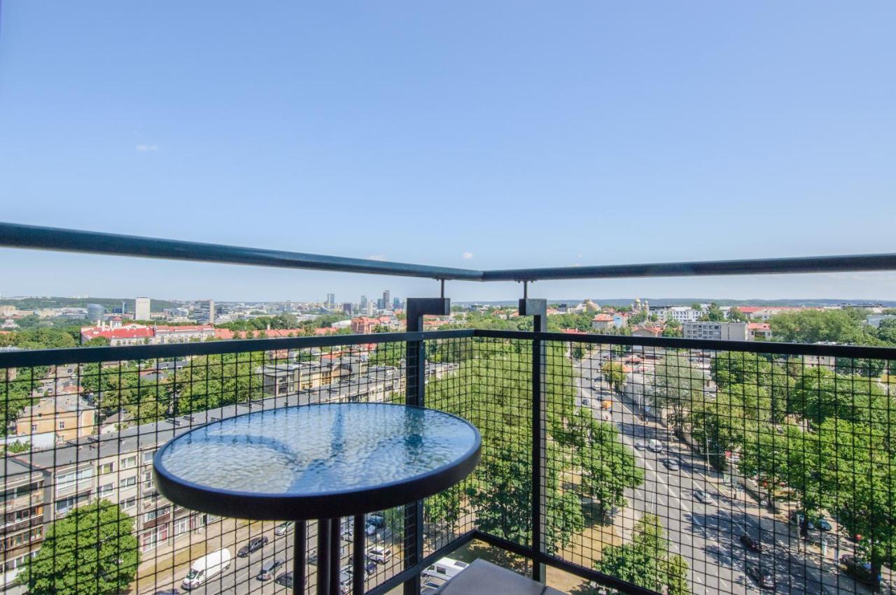 Helios Luxury Apartment In Vilnius Skyscraper Esterno foto