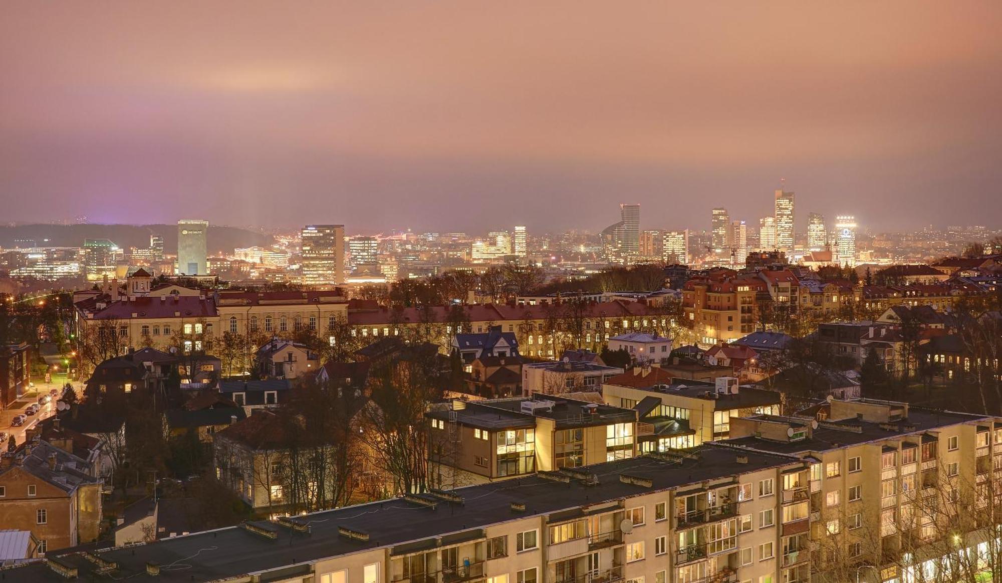 Helios Luxury Apartment In Vilnius Skyscraper Esterno foto