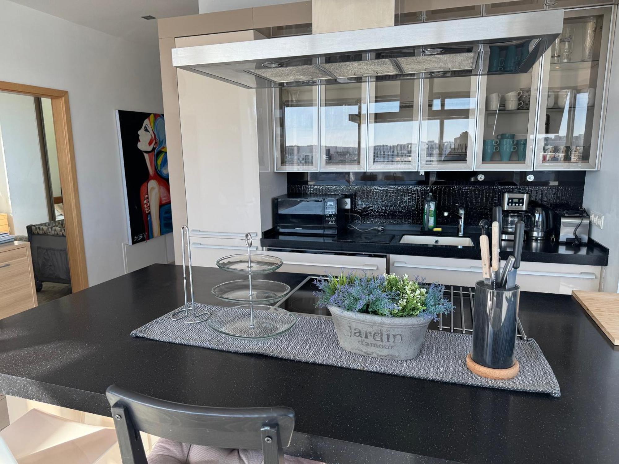 Helios Luxury Apartment In Vilnius Skyscraper Esterno foto
